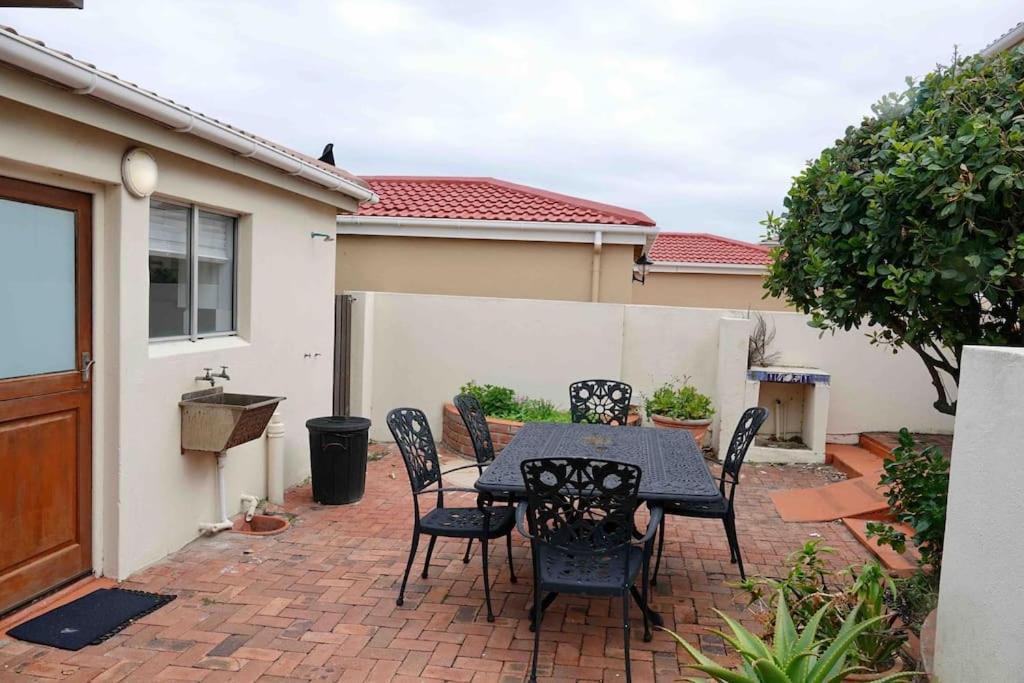 Whales & Waves Hermanus Exterior foto